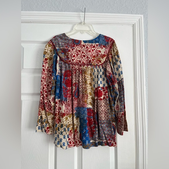 Woman Top - Picture 5 of 8